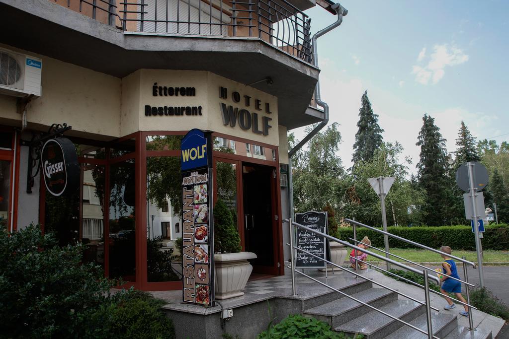Wolf Hotel Sarvar Exterior foto