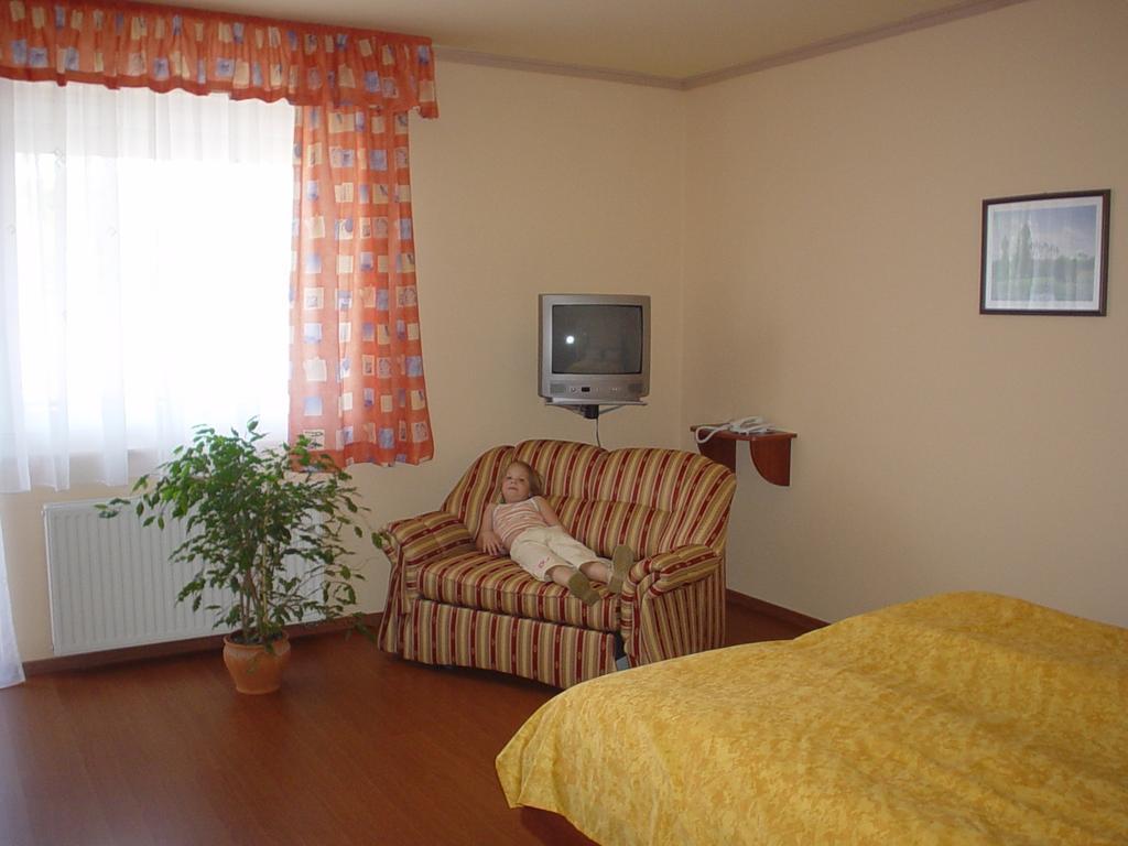 Wolf Hotel Sarvar Exterior foto